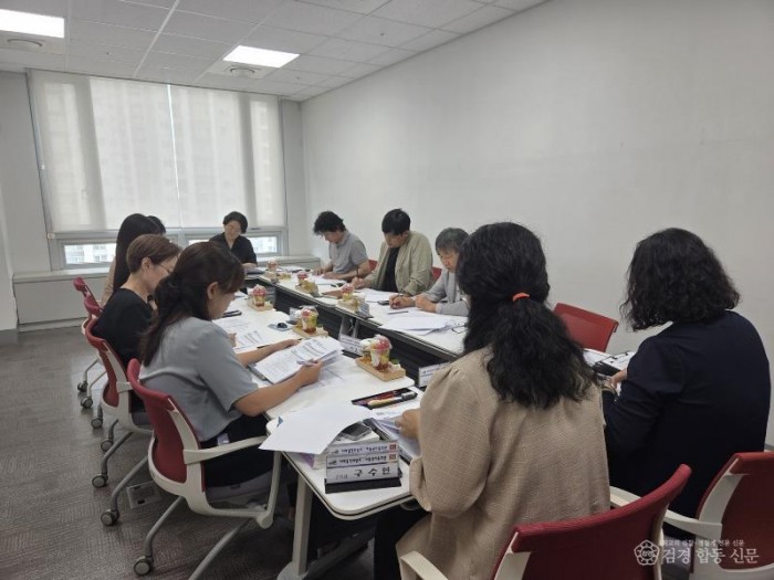 3.아동권리옹호관 및 사례결정위원회 회의 모습 (1).jpg