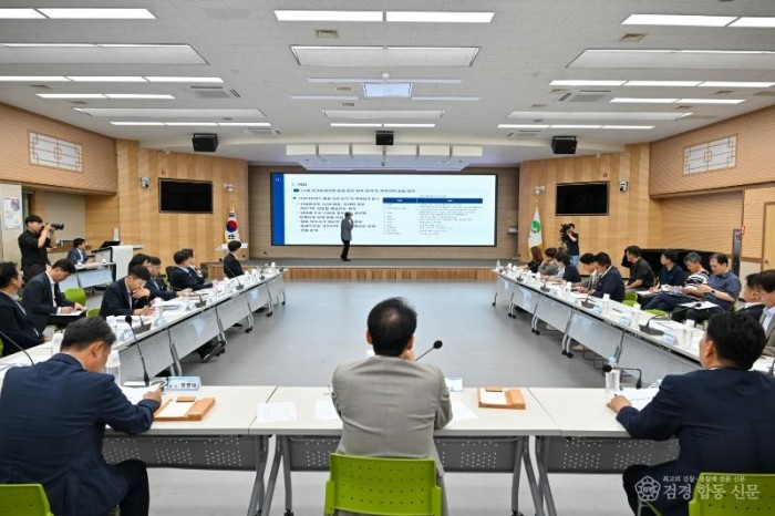 영주-4-3 황병직 영주시장을 비롯한 이상근 영주시의회 의장, 시의원 등이 참석한 가운데 모빌리티, 에너지, 방산 중심 첨단산업 유치를~ (1).jpg