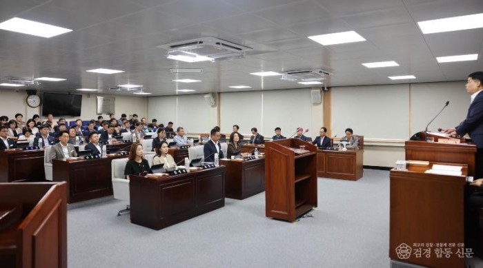 1-1. 제303회 임시회 폐회 사진.jpg