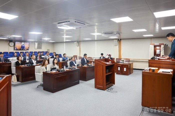 1-1. 20260708 100235 제302회 임시회 제2차 본회의 및 폐회.jpg