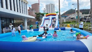 260804보도자료(새마을문고청송군지부, 슬라이드수영장 운영) (1).jpg