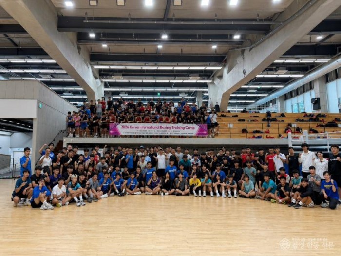 영주-1-1 영주시, 대만 복싱 국가대표팀 전지훈련 유치 및 행정 지원 나서(350여명의 선수단 단체기념사진) (1).jpg