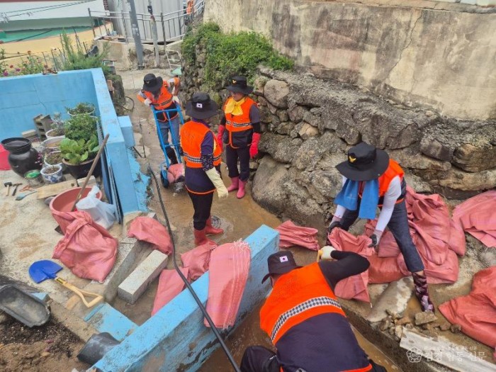 260821-1거제수해지역 복구작업2.jpg