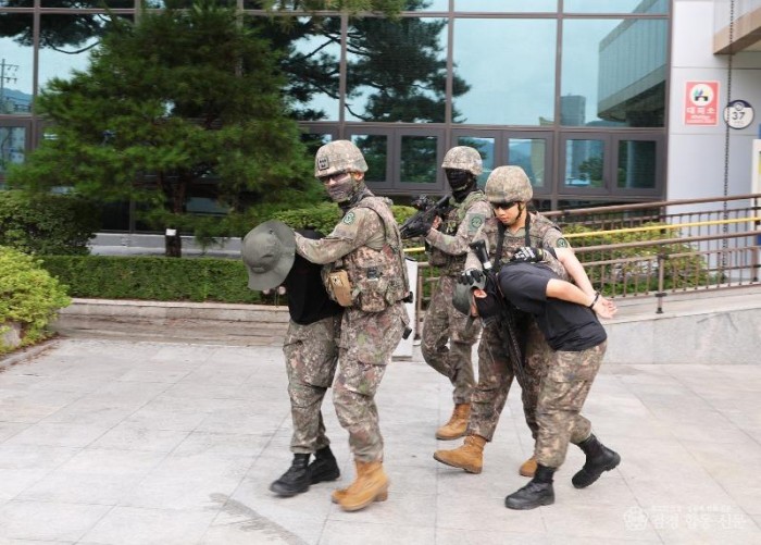 2-10. 사진(영양군, 폭파 ‧ 화재 현장대응훈련 실시).jpg
