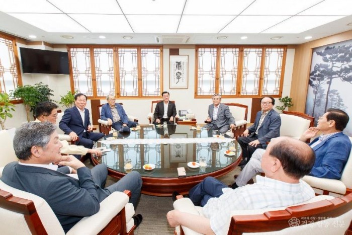 2026.08.20_역대_의장협의회_간담회.jpg