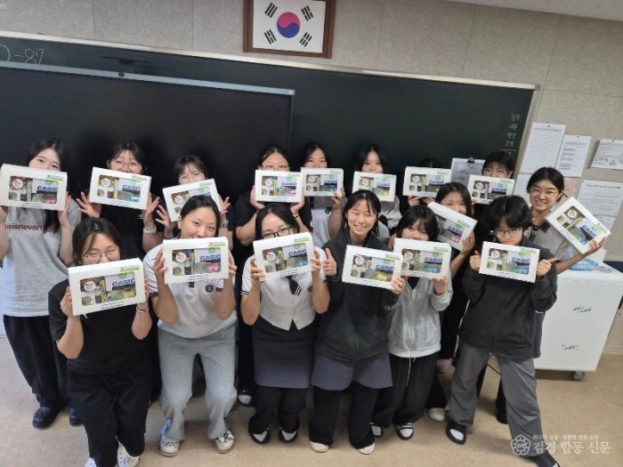 1-2.사진(영양군청소년상담복지센터, 고3 수험생 수능 응원키트 전달).jpg