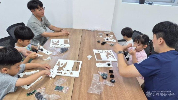 영주-1-2 지난 8월 8일 천지인전통사상체험관에서 진행된 하이브리드 자동차 장남감 만들기 체험 모습.jpg