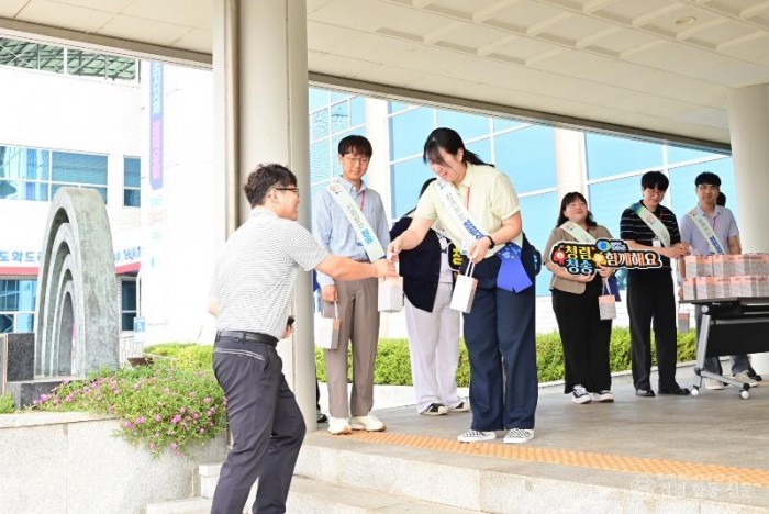 260901보도자료(청송군, 출근길 청렴 캠페인 실시) (1).jpg