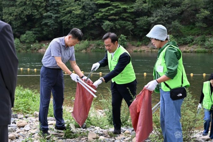 2-3. (환경보호과)하천정화활동.jpg
