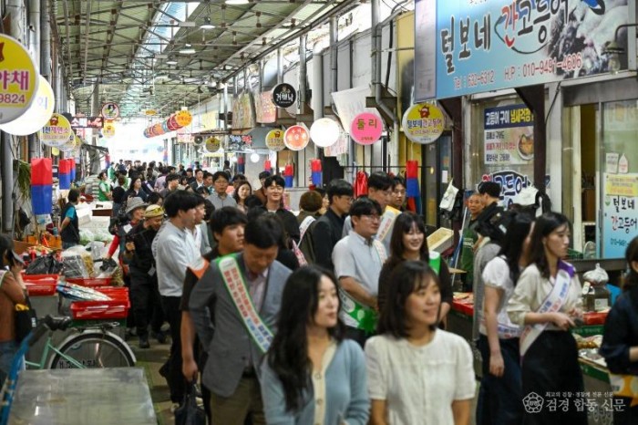 영주-2-3 영주시, 추석 대목 전통시장에 활력 더한다(장보기 행사 전경).jpg