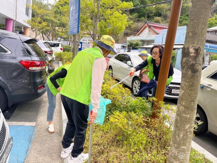 260929-진해서부노인-환경정화작업.jpg