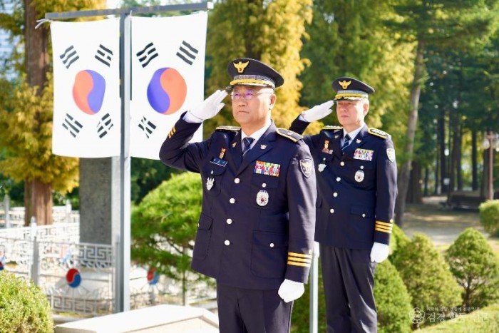 충령탑 참배하는 제8대 김보준 세종경찰청장.JPG