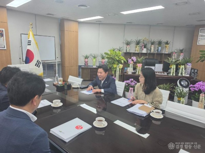 1.최재구_예산군수와_박정현_신임_지방시대위원장_면담_모습_(5).jpg