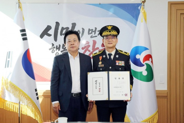 261028-4창원특례시, 소방본부장 소방준감 임용장 수여식.jpg