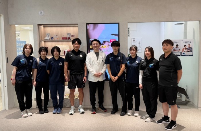 영주-7 영주시, 넥스트로컬 40+ 우수활동기업 선정(주니어골든에이지 단체기념사진).jpg