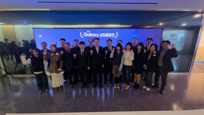 [창업경제과]제5회 Galaxy 사진공모전 시상식(단체사진).jpg