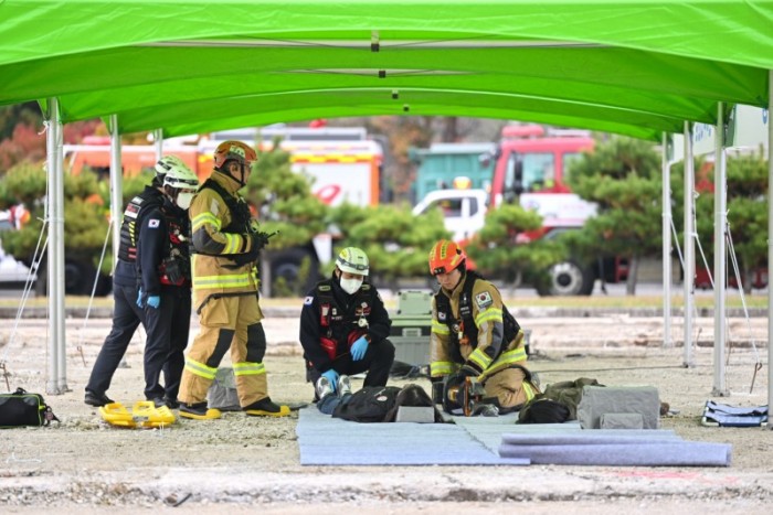영주-1-3 지진·가스폭발·산불까지 3중 재난…영주시, 150여 명 합동훈련(부상자 응급조치).jpg