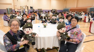 < 충남논산시 홀몸 어르신 AI 돌봄 로봇 전달식 >