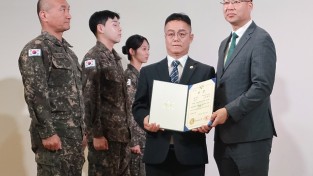“작은 나사 하나에 담은 책임과 헌신”…해군 군무원 원종일, 병영문학상 최우수상