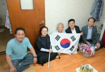 예산군, 100세 맞은 6·25참전유공자 배우자 찾아 감사 전해
