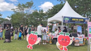예산군, 황새축제서 운영한 체험형 관광홍보부스 ‘인기’
