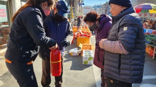 창원소방본부, 겨울철 전통시장 화재예방 홍보 ‘인기만점’