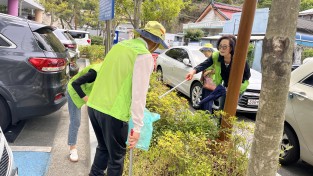 진해서부노인종합복지관,  ‘건강도 챙기고 환경도 지키는 쓰담쓰담 봉사단의 친환경 플로깅 활동’