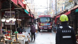 창원소방본부, 진해 중앙시장서 소방출동로 확보 현장훈련 진행