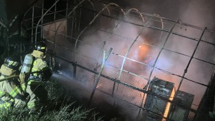 창원소방본부, 창고용 비닐하우스 화재 신속 진압 성공