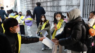 창원소방본부 한국119청소년단, 불조심 강조의 달 맞아 화재 예방 캠페인 실시