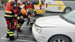 창원소방본부, 교통사고 인명구조훈련 실시