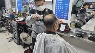 인천 주안의 남성 전용 베테랑 헤어 디자이너, 후배 양성에 힘쓰다