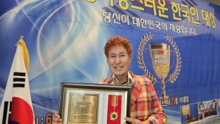 대한민국 모델의 황제 김종훈가수 세계최다 공연 180회 한류원조가수 2003년 자랑스러운 한국인 대상 수상 장안의 화제