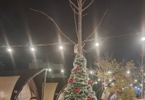 우리는 아직, 이렇게 만난다