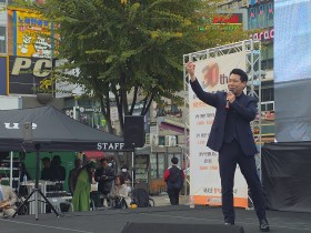 부천 마루광장, 사)대한가수협회 인천부펑지부와 심곡동 종합사회복지관, 가을 노을 속에서 ‘음악’으로 하나 되다