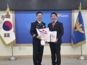 본사 울산 이은습 지회장 김상문 남부경찰서 서장으로부터 감사장 수여