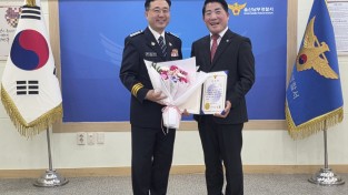 본사 울산 이은습 지회장 김상문 남부경찰서 서장으로부터 감사장 수여