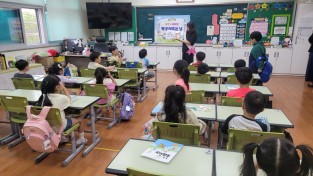 수원 조원초,‘북맘·북선배 아침 책 읽어 주는 날’운영