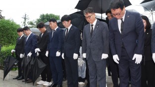 인천시의회, 현충탑서‘시민만 바라보는 책임의정’다짐