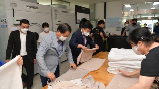 최재구 예산군수, 추석 맞아 소외계층 만나 위로 및 격려.