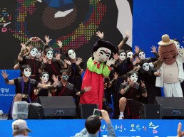 안동국제탈춤페스티벌의 흥을 이끈다