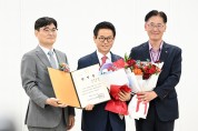 이철우 경북도지사 당선인, 경북 선관위서 당선증 수령