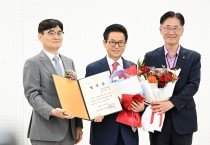 이철우 경북도지사 당선인, 경북 선관위서 당선증 수령