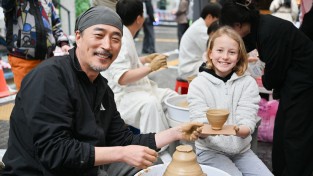 문경시 서울 인사동 쌈지길에서 ‘2026 문경찻사발축제’ 홍보