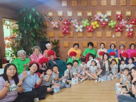 의성군 아이들의 손끝에서 피어난 효(孝)...  안계하나어린이집, 어버이날 맞아 카네이션 나눔