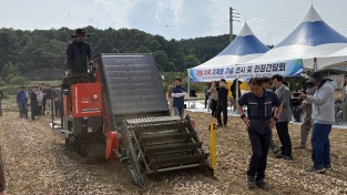 영천시, 농촌진흥청과 마늘 수확 기계화 기술 현장 연시회 개최