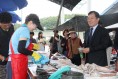 최유철 군수, 전통시장 찾아 장보기 동참… 상인들과 소통하며 전통시장 활성화 앞장