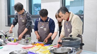 청송군가족센터, 중년 남성 대상 '봄나물 요리교실' 운영... 조기 마감 등 큰 호응