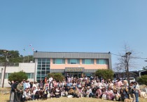 의성군, ‘자두꽃 필 무렵’ 성황... 봄 농촌관광에 반려인·외국인 발길 이어져
