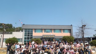 의성군, ‘자두꽃 필 무렵’ 성황... 봄 농촌관광에 반려인·외국인 발길 이어져